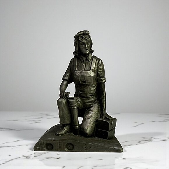 Franklin Mint Pewter Figurine "Giving Her All" 1938-1947 Collectible From 1980 - Picture 1 of 9